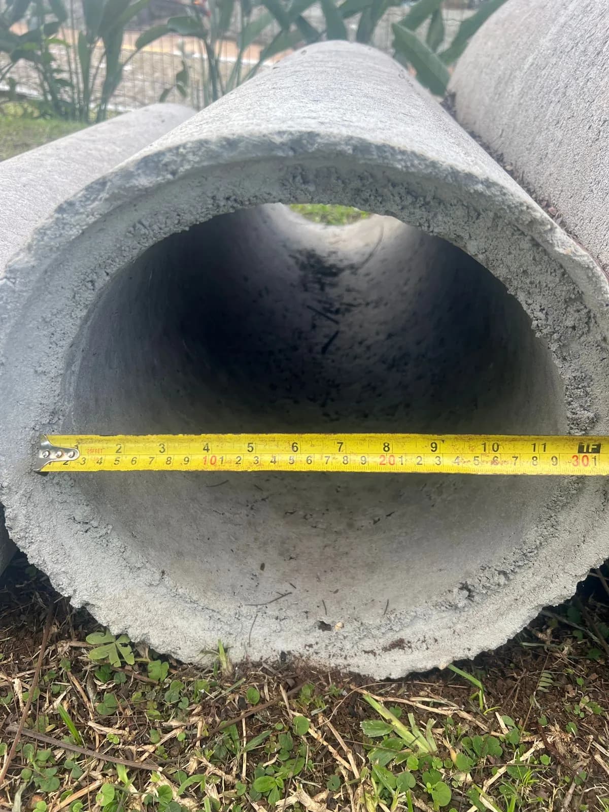 Tubo de concreto macho e fêmea DN300 com trena no diâmetro interno