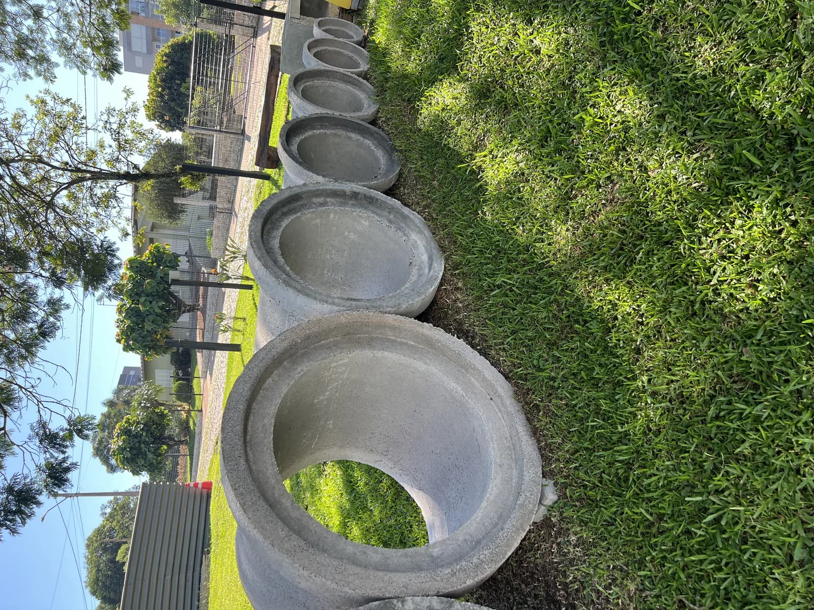 Detalhe do encaixe ponta e bolsa em tubo de concreto